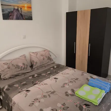 Anna's * ネア・ミカニオーナ